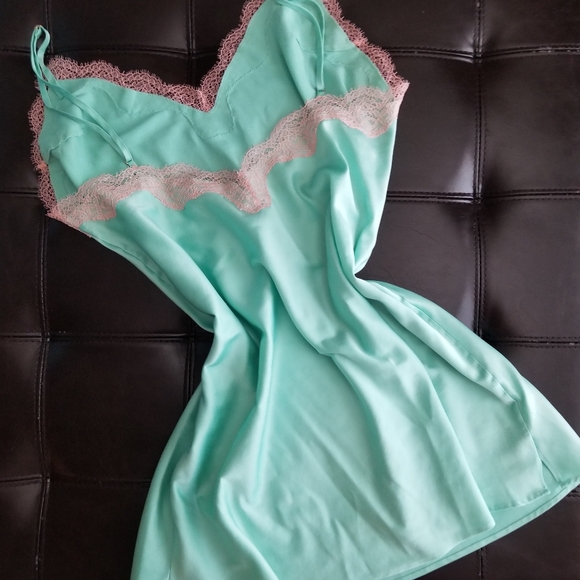 ❗Victoria's Secret Mint Baby Pink Lace Satin Night Gown Medium❗ - Picture 2 of 5